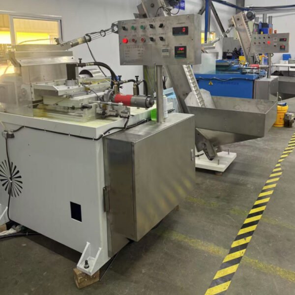 Golf ball grinding machine